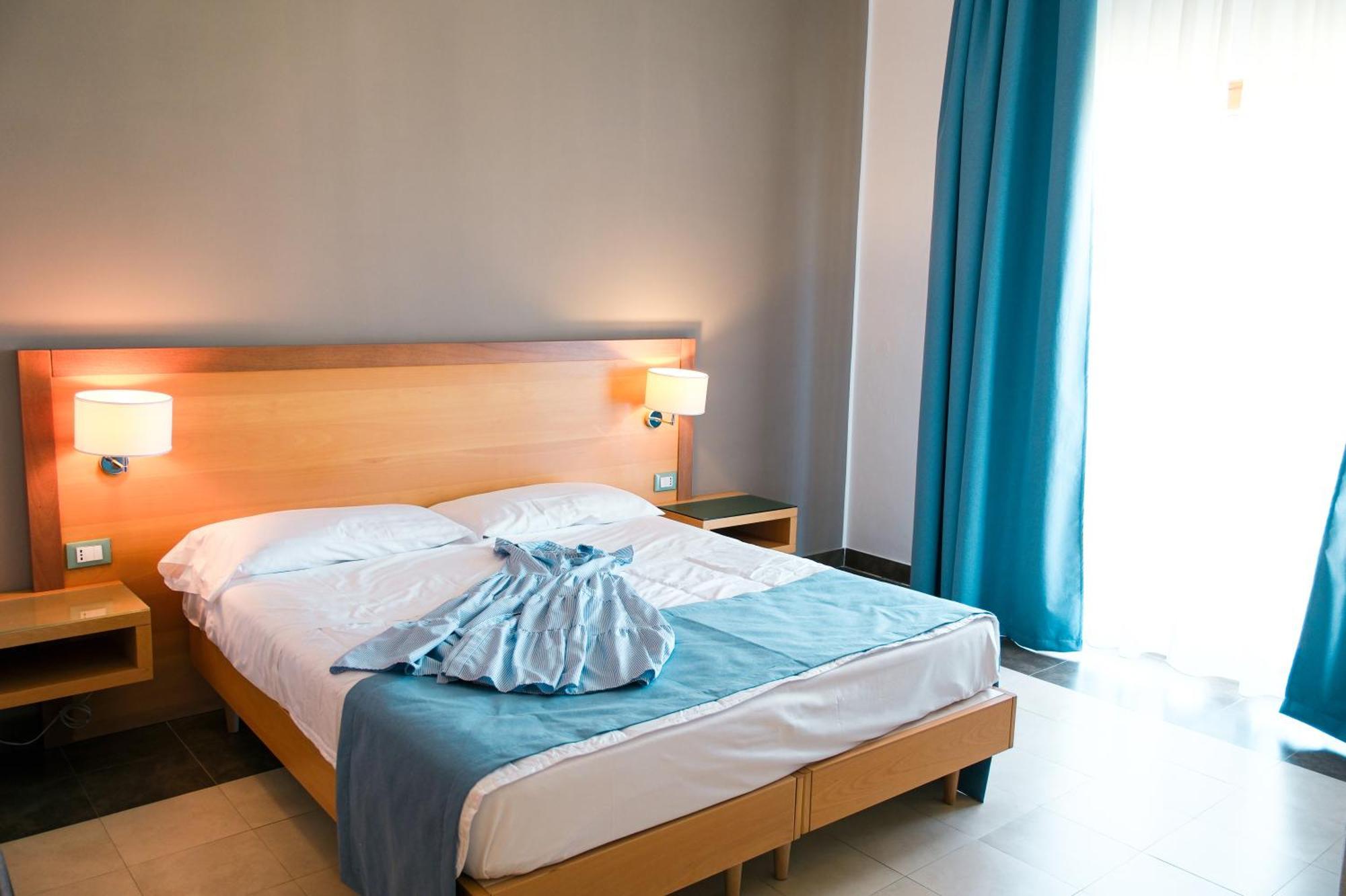 Hotel Scoglio Degli Achei Torre Santa Sabina Dış mekan fotoğraf